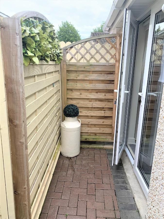 Naas 2 Bedroom Back Garden Escape Buitenkant foto